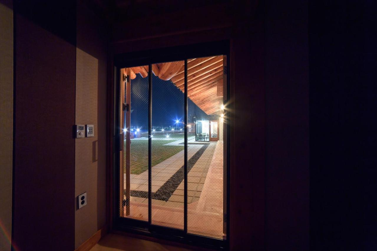 Wonhwaroo Villa คยองจู ภายนอก รูปภาพ