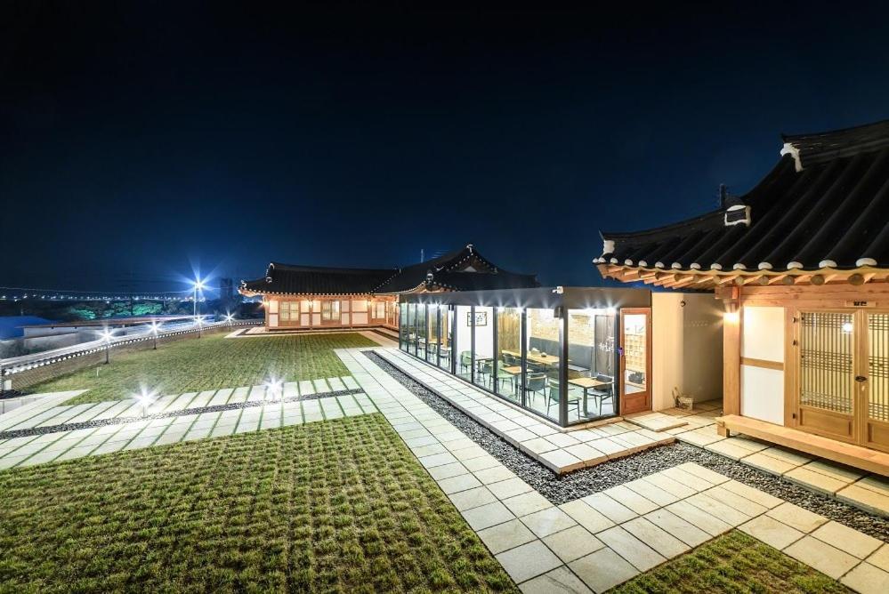 Wonhwaroo Villa คยองจู ภายนอก รูปภาพ